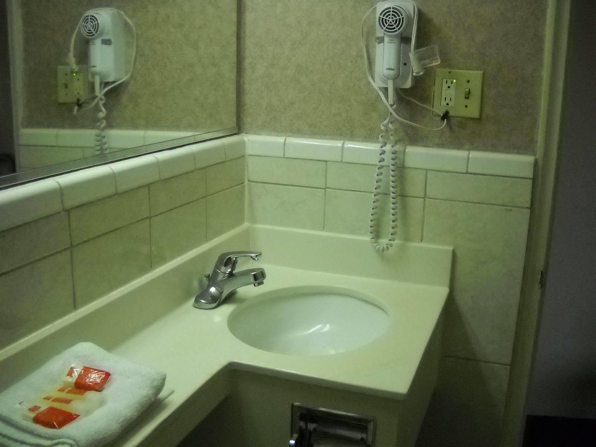 Red Carpet Inn & Suites Атлантик Сити Экстерьер фото